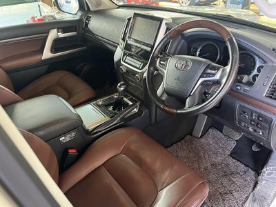 TOYOTA LAND CRUISER 200 - 10