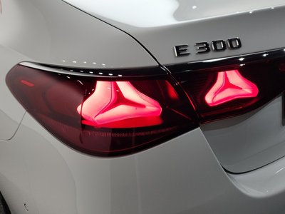 صورة 10 لـ 2025 Mercedes-BENZ E-CLASS