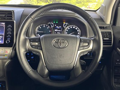 TOYOTA LAND CRUISER PRADO - 8