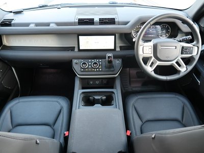 LAND ROVER DEFENDER - 3