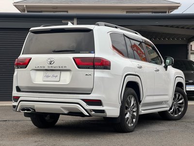 TOYOTA LAND CRUISER 300 - 8