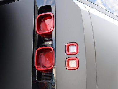 2025 LAND Rover DEFENDER — миниатюра 13