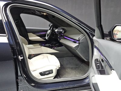 2025 BMW 5 SERIES 缩略图 17