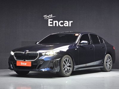 2025 BMW 5 SERIES 照片 1
