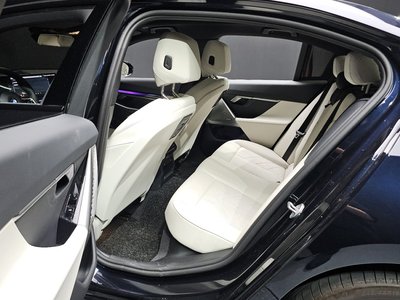 2025 BMW 5 SERIES 缩略图 19