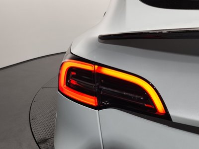 TESLA MODEL Y - 10