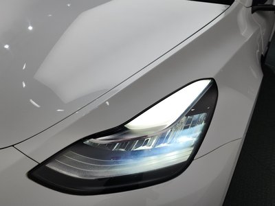 TESLA MODEL Y - 9