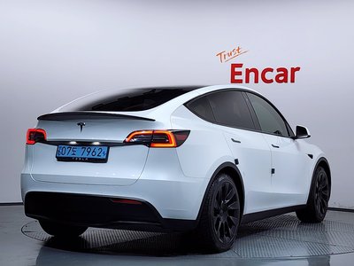 TESLA MODEL Y - 3