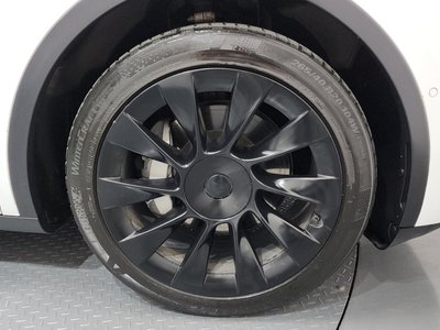 TESLA MODEL Y - 8