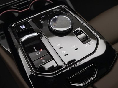 2025 BMW 5 SERIES photo 9