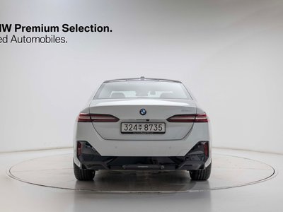2025 BMW 5 SERIES photo 3
