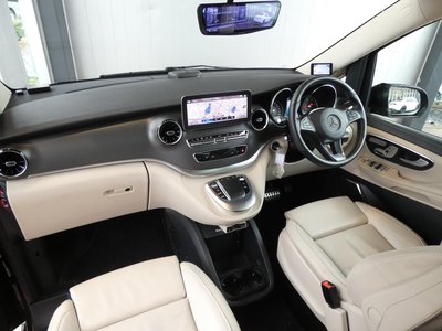 2023 Mercedes-BENZ V-CLASS photo 3
