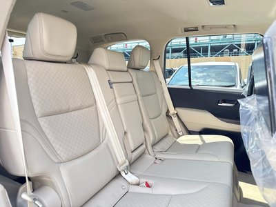2025 Toyota LAND CRUISER 300 — миниатюра 70