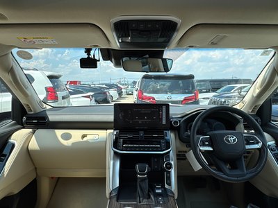 2025 Toyota LAND CRUISER 300 — фото 4