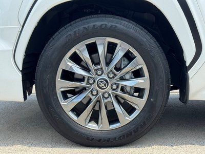 2025 Toyota LAND CRUISER 300 — миниатюра 38