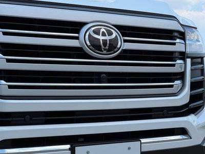 2025 Toyota LAND CRUISER 300 — миниатюра 27
