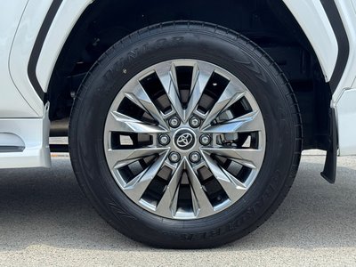 2025 Toyota LAND CRUISER 300 — миниатюра 39