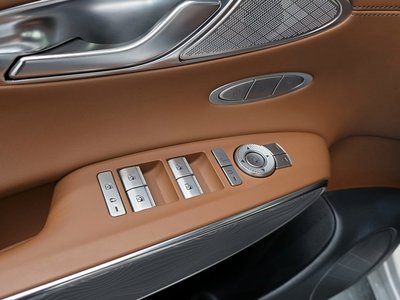 2021 Genesis GV70 — миниатюра 11