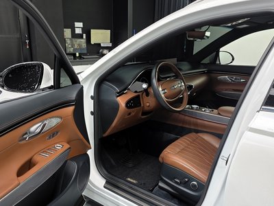 صورة 10 لـ 2021 Genesis GV70