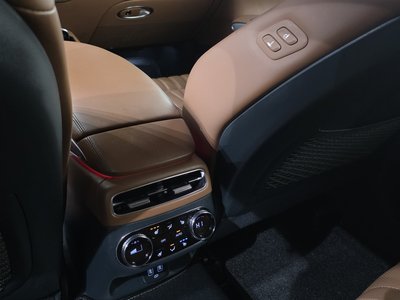2021 Genesis GV70 — миниатюра 17
