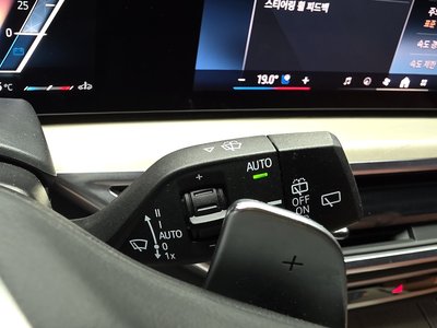 2025 BMW X7 — миниатюра 28