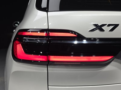 2025 BMW X7 — фото 10