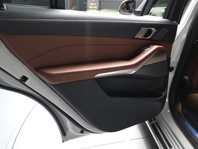 2025 BMW X7 — миниатюра 15