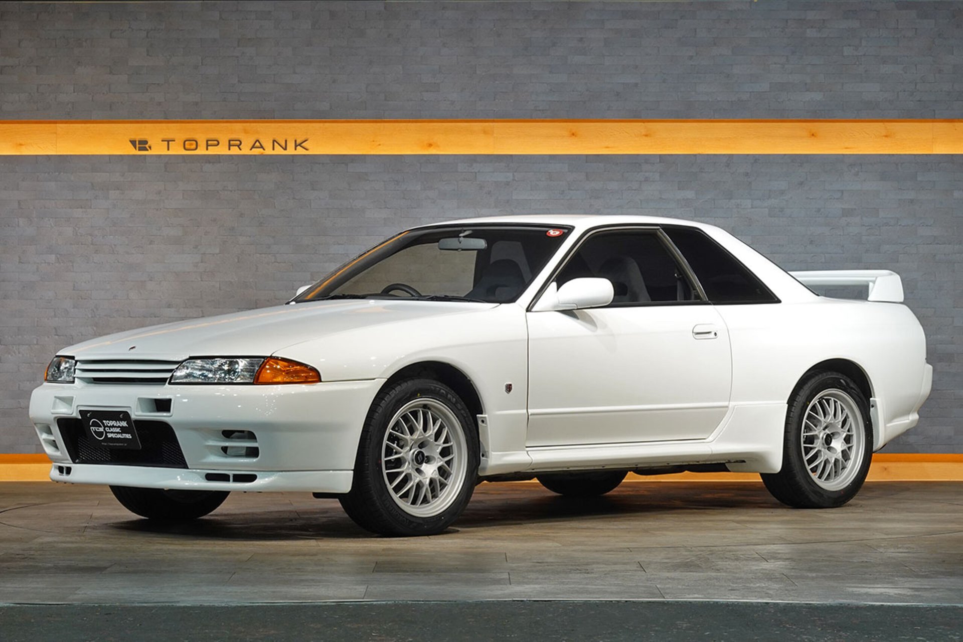 NISSAN SKYLINE GT-R - View 1