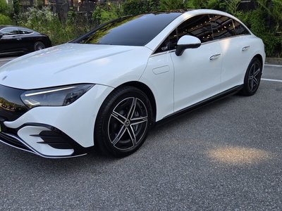 2024 Mercedes-BENZ EQE photo 1