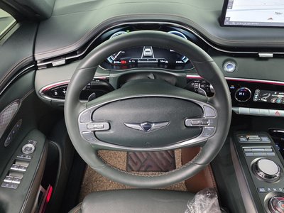 2023 Genesis GV70 thumbnail 13