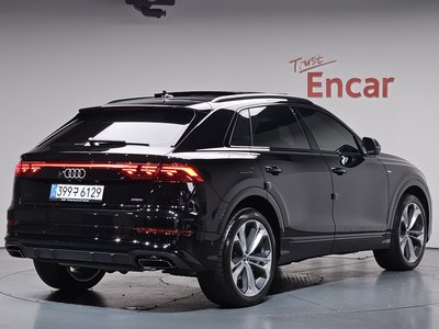 AUDI Q8 - 3