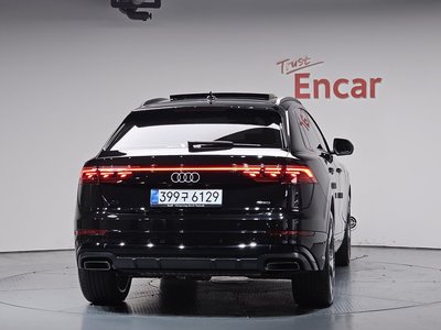 AUDI Q8 - 4