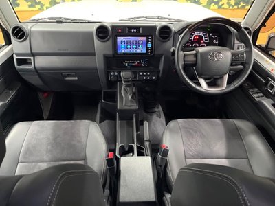 TOYOTA LAND CRUISER 70 - 2