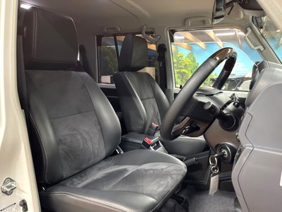 TOYOTA LAND CRUISER 70 - 8