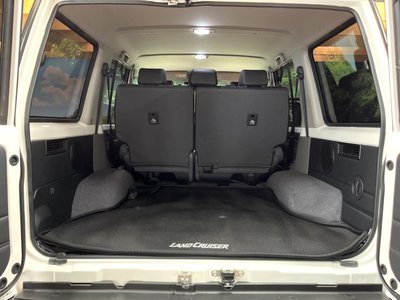 TOYOTA LAND CRUISER 70 - 10