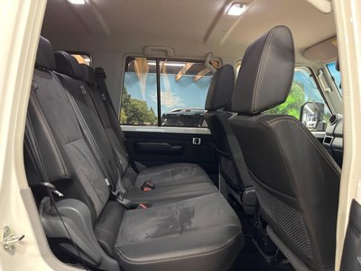 TOYOTA LAND CRUISER 70 - 9
