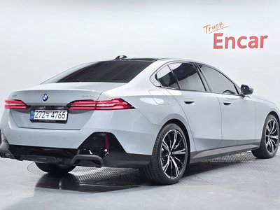 2026 BMW 5 SERIES 照片 4