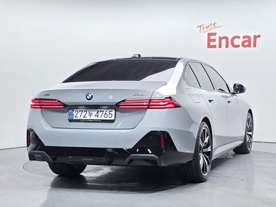 2026 BMW 5 SERIES 照片 3
