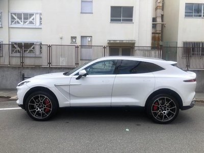 ASTON MARTIN DBX - 5