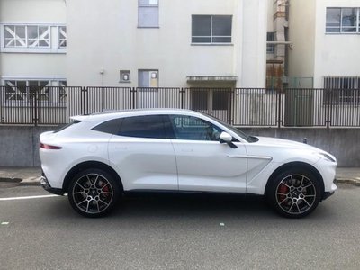 ASTON MARTIN DBX - 4