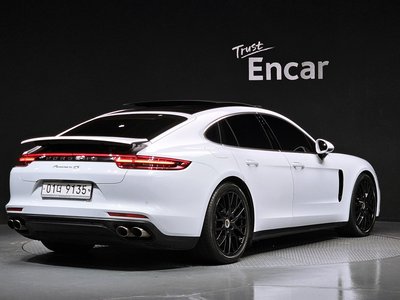 PORSCHE PANAMERA - 3