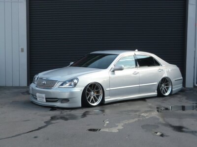 TOYOTA CROWN MAJESTA