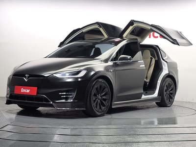 TESLA MODEL X - 1