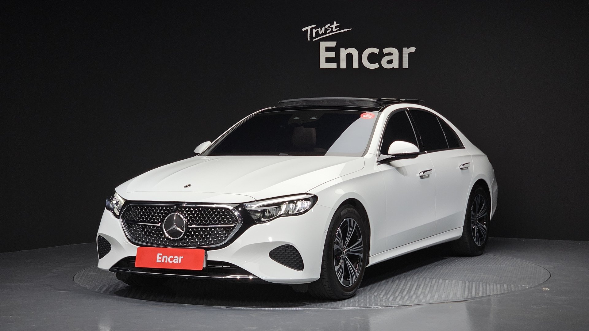 MERCEDES-BENZ E-CLASS - View 1