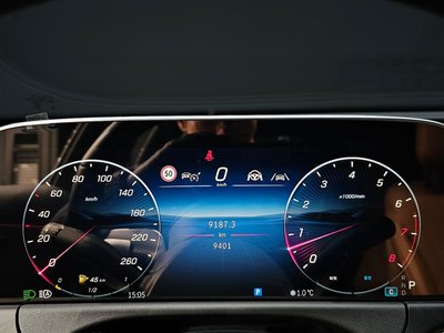 MERCEDES-BENZ E-CLASS - 8