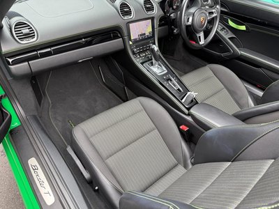 2022 Porsche 718 缩略图 32