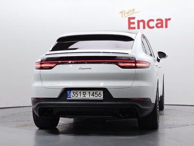 2022 Porsche CAYENNE 照片 3