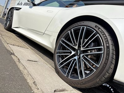 ASTON MARTIN DB12 VOLANTE - 10