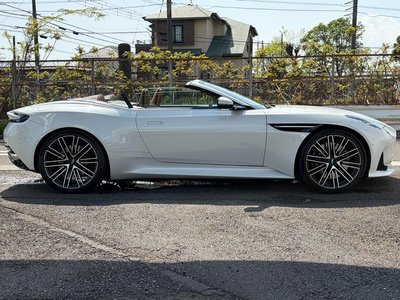 ASTON MARTIN DB12 VOLANTE - 8