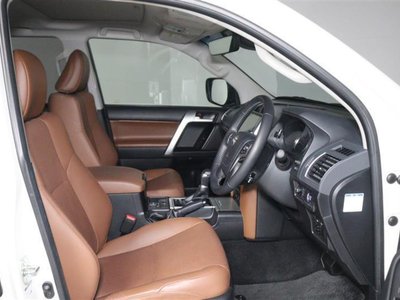 TOYOTA LAND CRUISER PRADO - 9